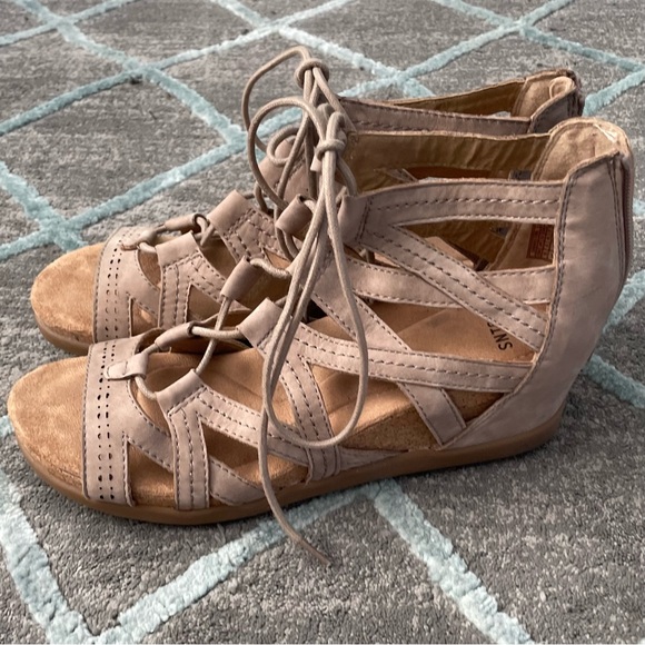 Earth Origins Hidden Wedge Gladiator Sandals for Women - Picture 3 of 7